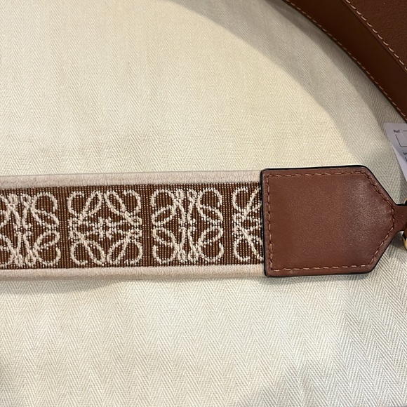 Loewe Luna Curve shoulder bag - Picture 11 of 14